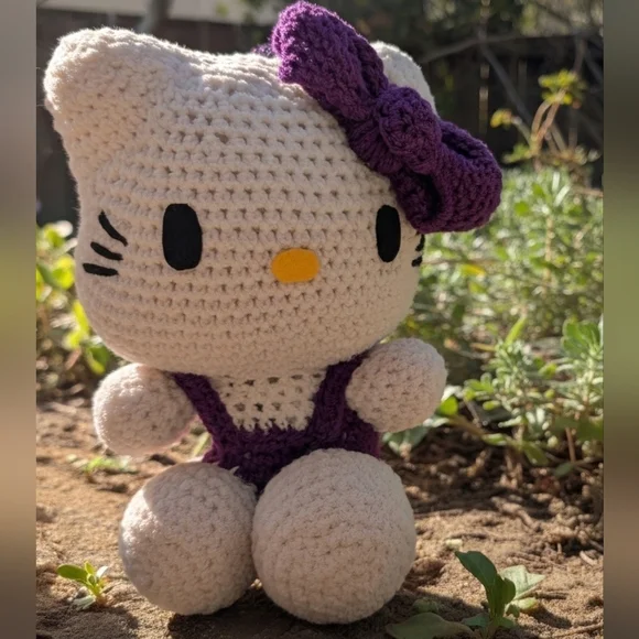 Crocheted Hello Kitty - Picture 2 of 2